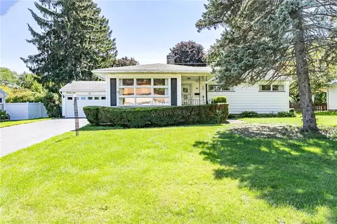 24 Maywood Dr, Rochester, NY 14618