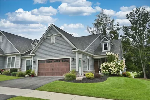 18 Greenpoint Trl, Pittsford, NY 14534