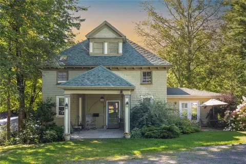 8 Van Dyke Ave, Stamford, NY 12167