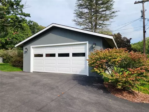 102 Longview Dr, Ithaca, NY 14850 photo 3