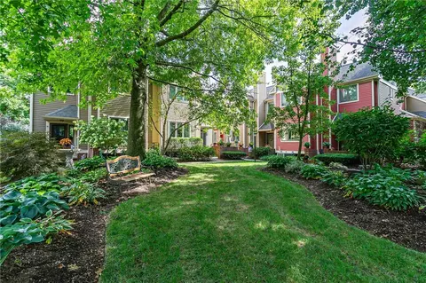90 Cornhill Pl, Rochester, NY 14608
