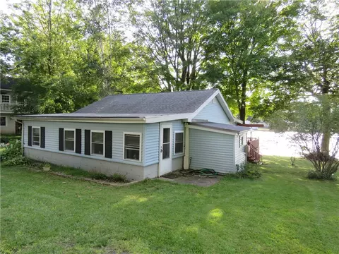 9305 Ingersoll Dr, Wolcott, NY 14590