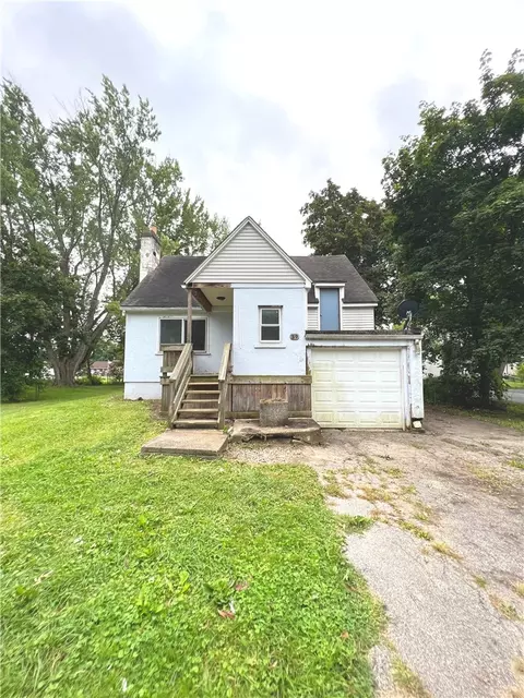 39 Charles Ave, Chili, NY 14623