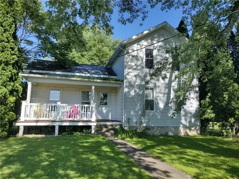 11 Sibley St, Galen, NY 14433