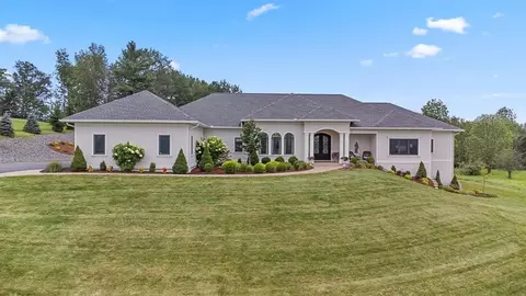 19 E Country Gate Pl, Vestal, NY 13850