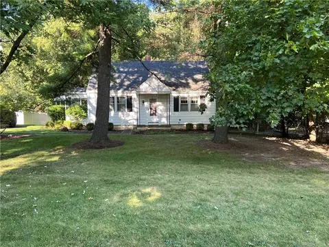 285 N Pearl St N, Canandaigua, NY 14424