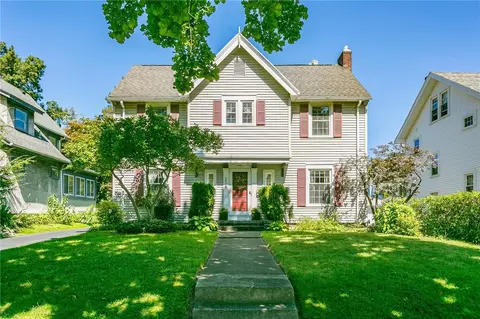 216 Elmcroft Rd, Rochester, NY 14609
