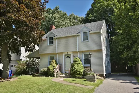 27 Stonecliff Dr, Greece, NY 14616