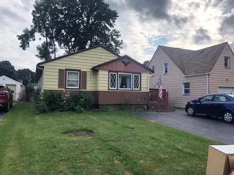 179 Mosley Rd, Greece, NY 14616