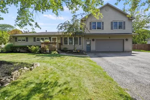 91 Kirkland Dr, Webster, NY 14580