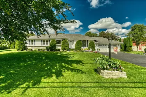 476 Chambers St, Ogden, NY 14559