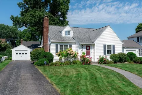 60 Eastbourne Rd, Irondequoit, NY 14617