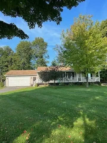1672 Oak Leaf Ln, Benton, NY 14527