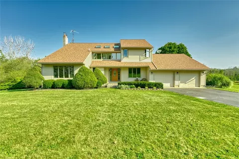 6482 Bortle Rd, Victor, NY 14564