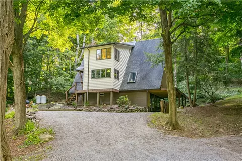 7600 North Rd, Victor, NY 14564