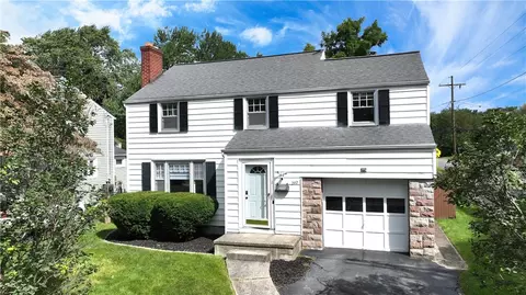 202 Biltmore Dr, Irondequoit, NY 14617