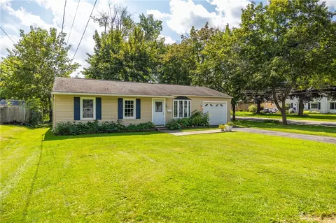144 W Charlotte Ave, Palmyra, NY 14522