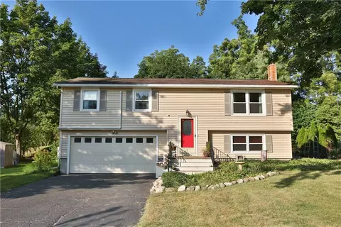16 Diana Dr, Wheatland, NY 14546
