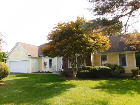 102 White Rabbit Trl, Greece, NY 14612
