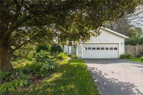 63 Stratton Rd, Brighton, NY 14610