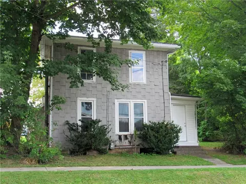 25 Park Rd W, Castile, NY 14427