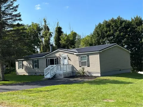 4655 S Creek Rd, Palmyra, NY 14522