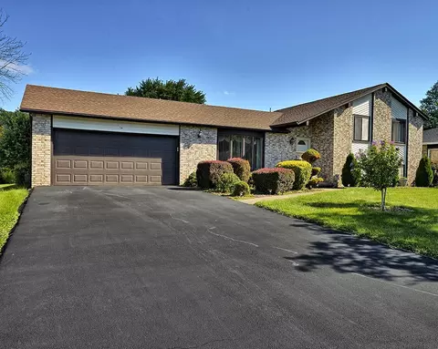 54 Andiron Ln, Greece, NY 14612