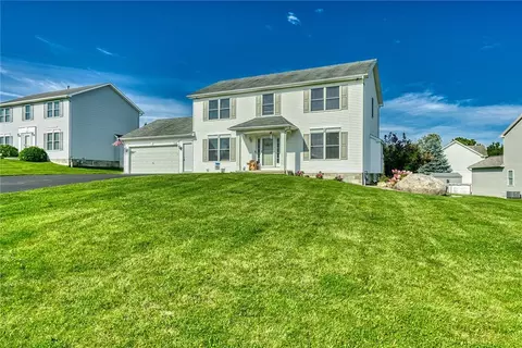 1141 Sweet Creek Cir, Webster, NY 14580