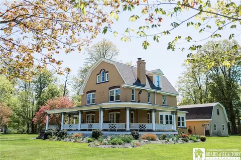 27 Center St, Randolph, NY 14772