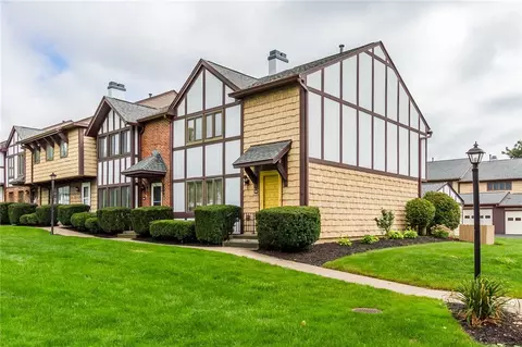 103 New Wickham Dr, Penfield, NY 14526