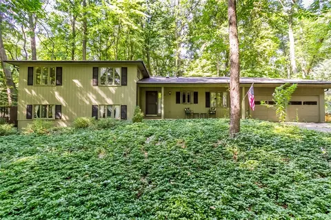 22 Pine Cone Dr, Pittsford, NY 14534