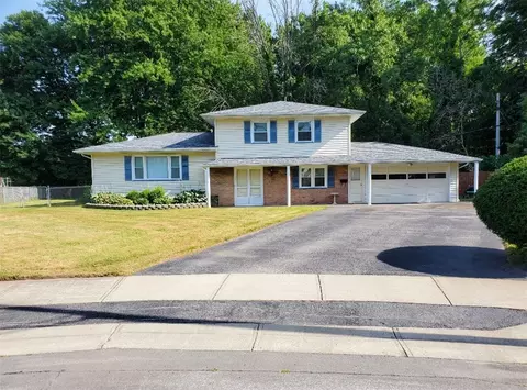 123 Medallion Cir, Greece, NY 14626