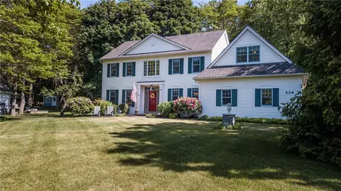 526 Blackthorne Ln, Webster, NY 14580