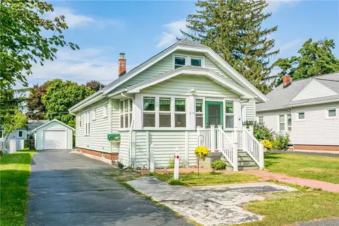 218 Hartsdale Rd, Irondequoit, NY 14622
