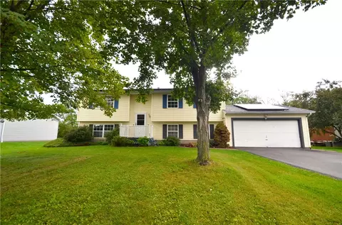 47 Tearose Meadow Ln, Brockport, NY 14420