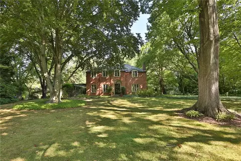 2 Whitestone Ln, Rochester, NY 14618