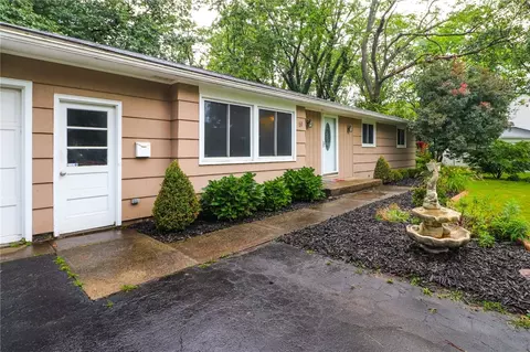 51 Wembly Rd, Greece, NY 14616 photo 2