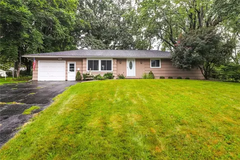 51 Wembly Rd, Greece, NY 14616