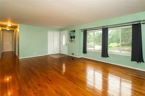 51 Wembly Rd, Greece, NY 14616 photo 4