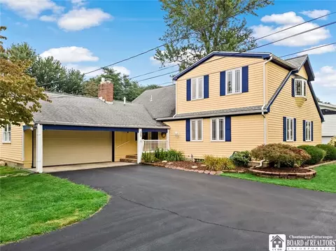 23 University Park, Pomfret, NY 14063