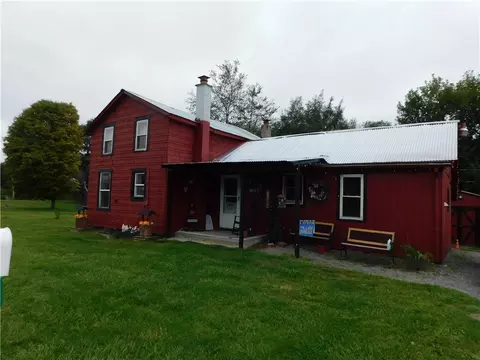 6086 Albion Rd, Oakfield, NY 14125