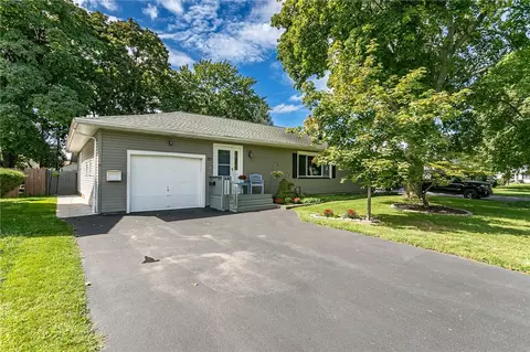 25 Birch Ln, Irondequoit, NY 14622