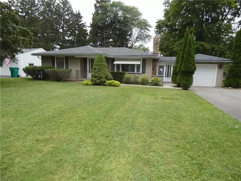 120 Meadowdale Dr, Gates, NY 14624