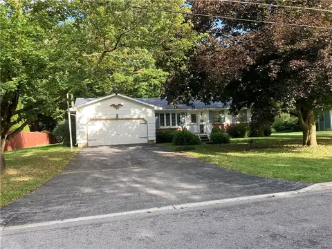 33 East Ave, Le Roy, NY 14482