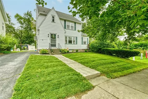 246 Hurstbourne Rd, Irondequoit, NY 14609