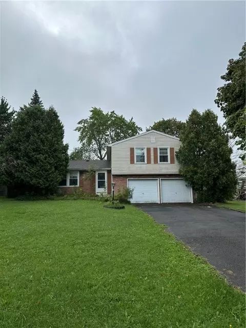 61 Blackwell Ln, Henrietta, NY 14467