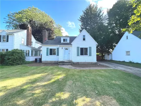 47 Hedgegarth Dr, Irondequoit, NY 14617
