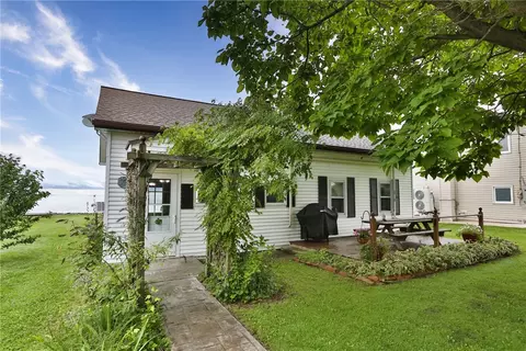 15721 Knapp Shrs, Kent, NY 14477
