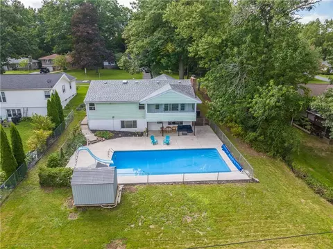 224 Brookview Dr, Irondequoit, NY 14617
