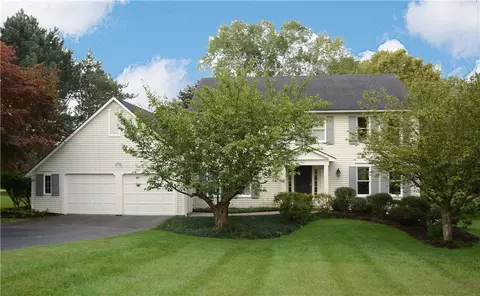 15 Park View Dr, Perinton, NY 14534